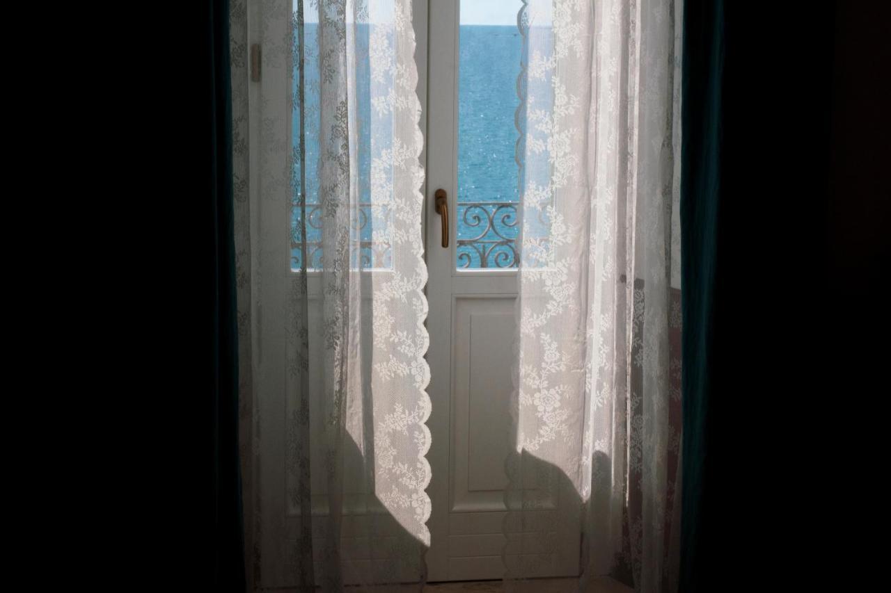 B&B Le Finestre Sul Mare Taranto Luaran gambar